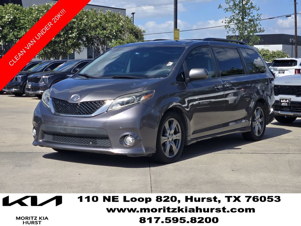 Used 2017 Toyota Sienna SE FWD image 2
