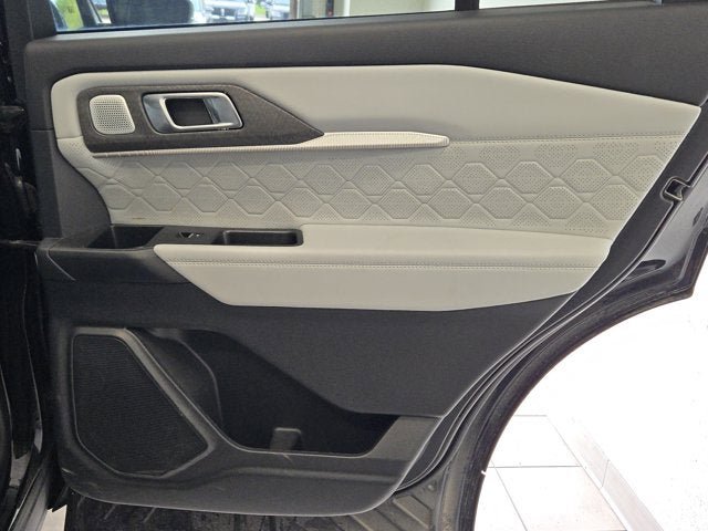 Used 2025 Ford Explorer Platinum w/ LUX Leather Package AWD/4WD image 11