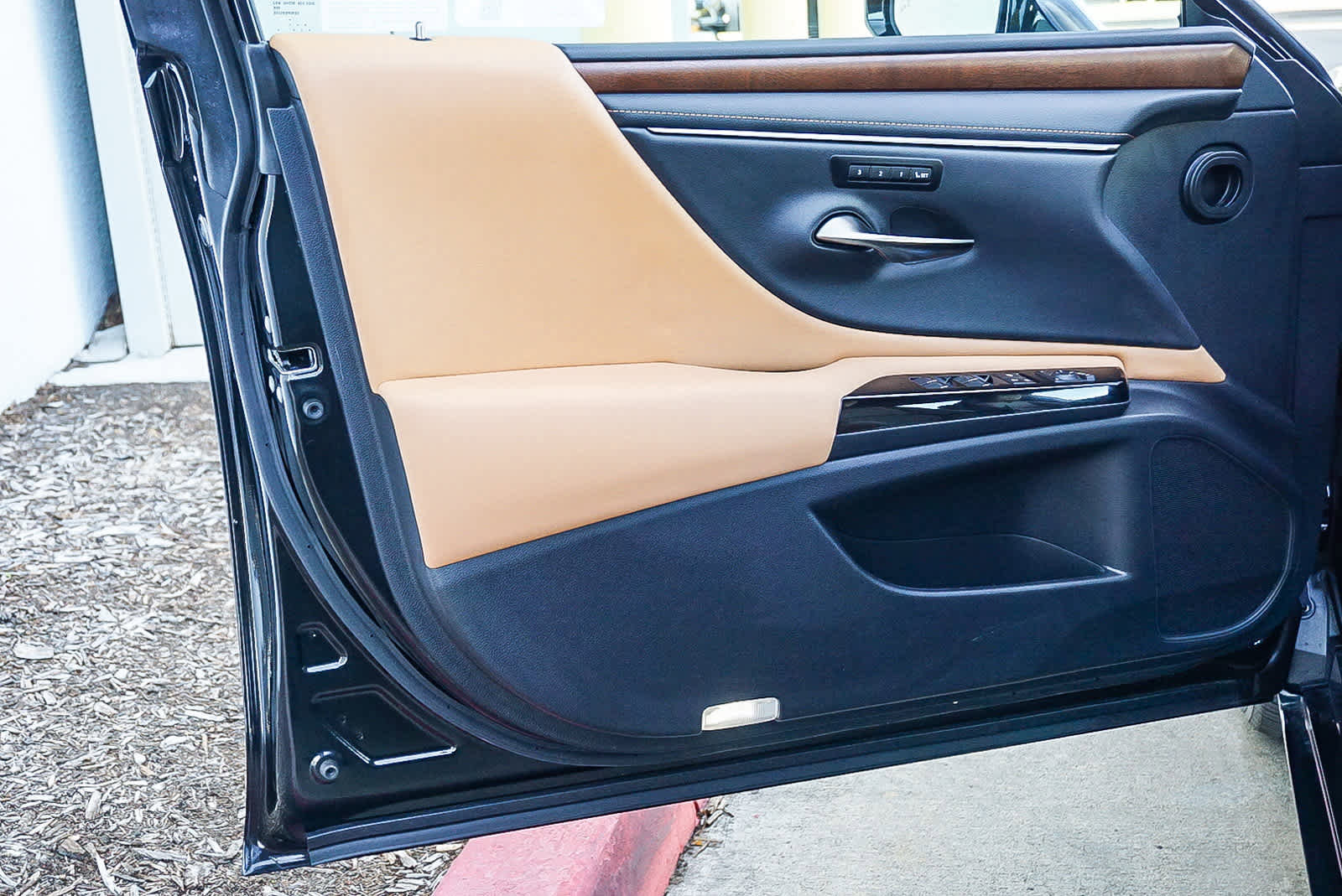 Certified 2025 Lexus ES 300h FWD image 22