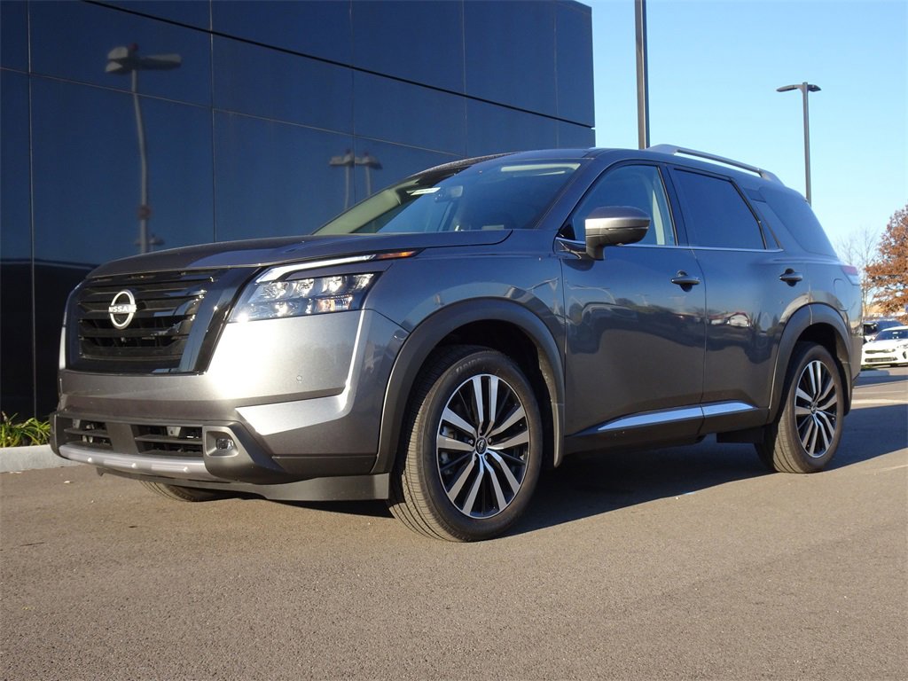 Used 2025 Nissan Pathfinder Platinum w/ Black Appearance Package image 2