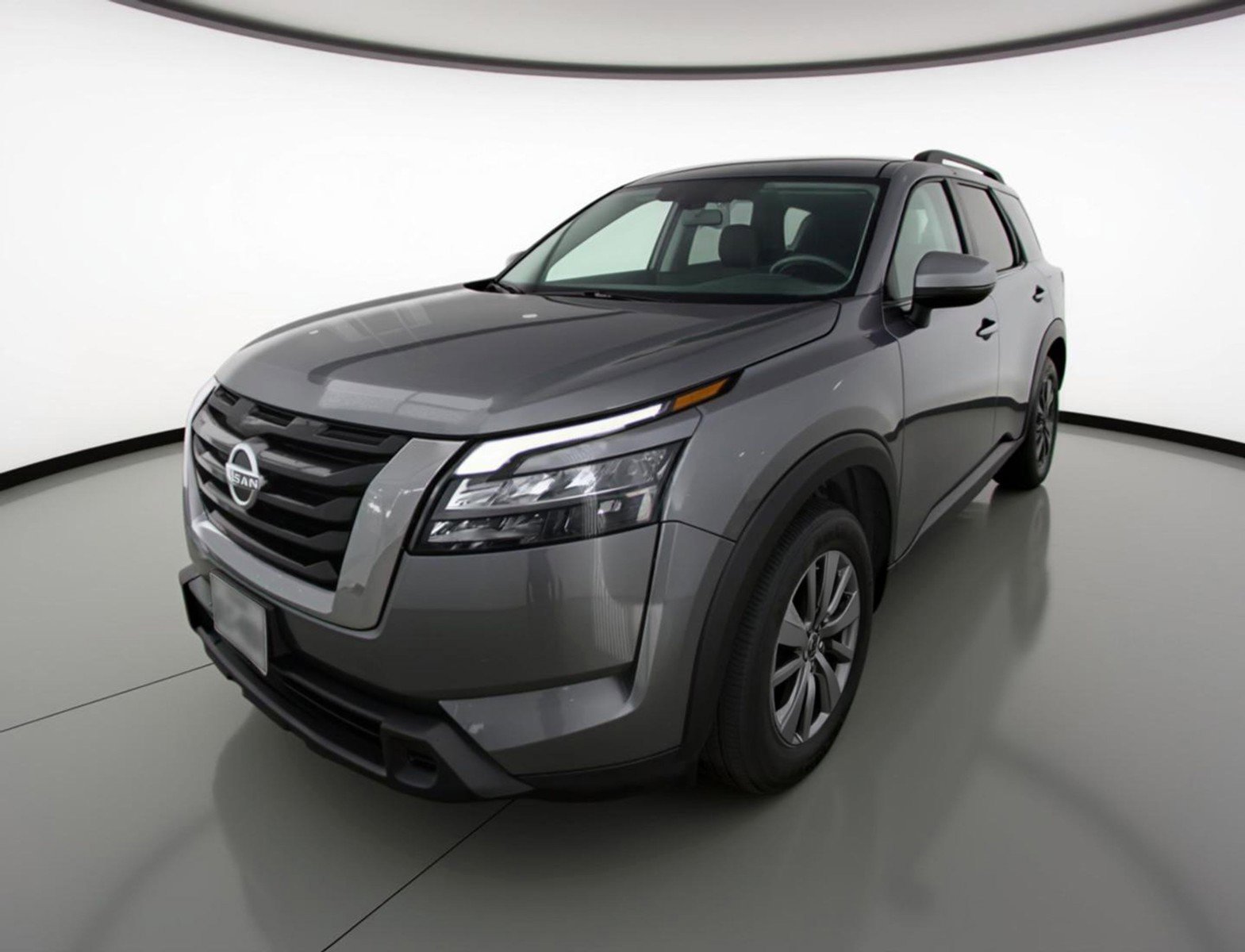 Used 2025 Nissan Pathfinder SV image 3