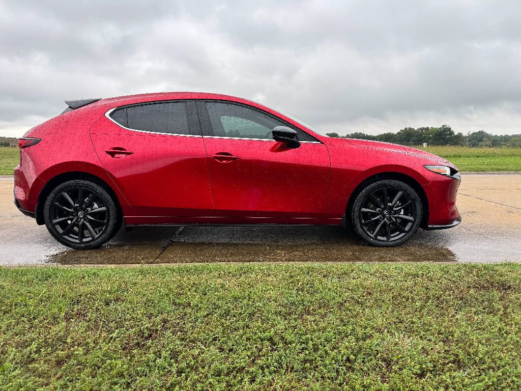 New 2026 MAZDA MAZDA3 Hatchback w/Premium Plus Pkg image 4