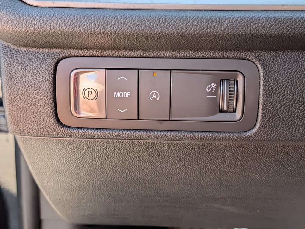 Used 2025 Chevrolet Traverse LT FWD image 22