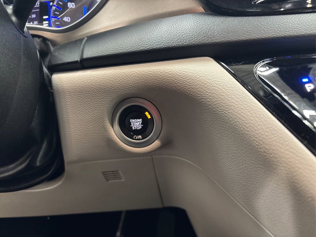 Used 2019 Chrysler Pacifica Touring-L image 29