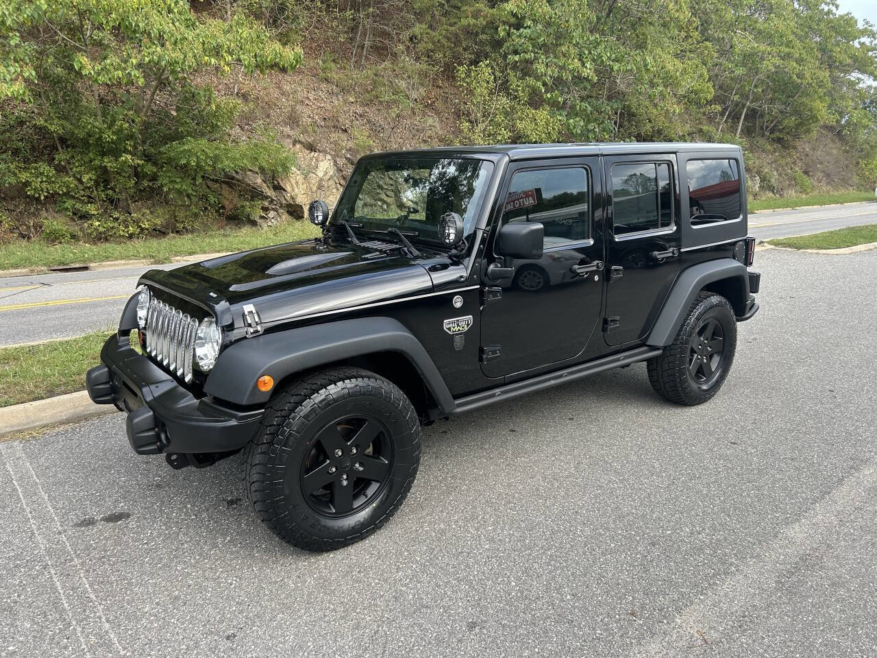 Used 2012 Jeep Wrangler Unlimited Rubicon image 2