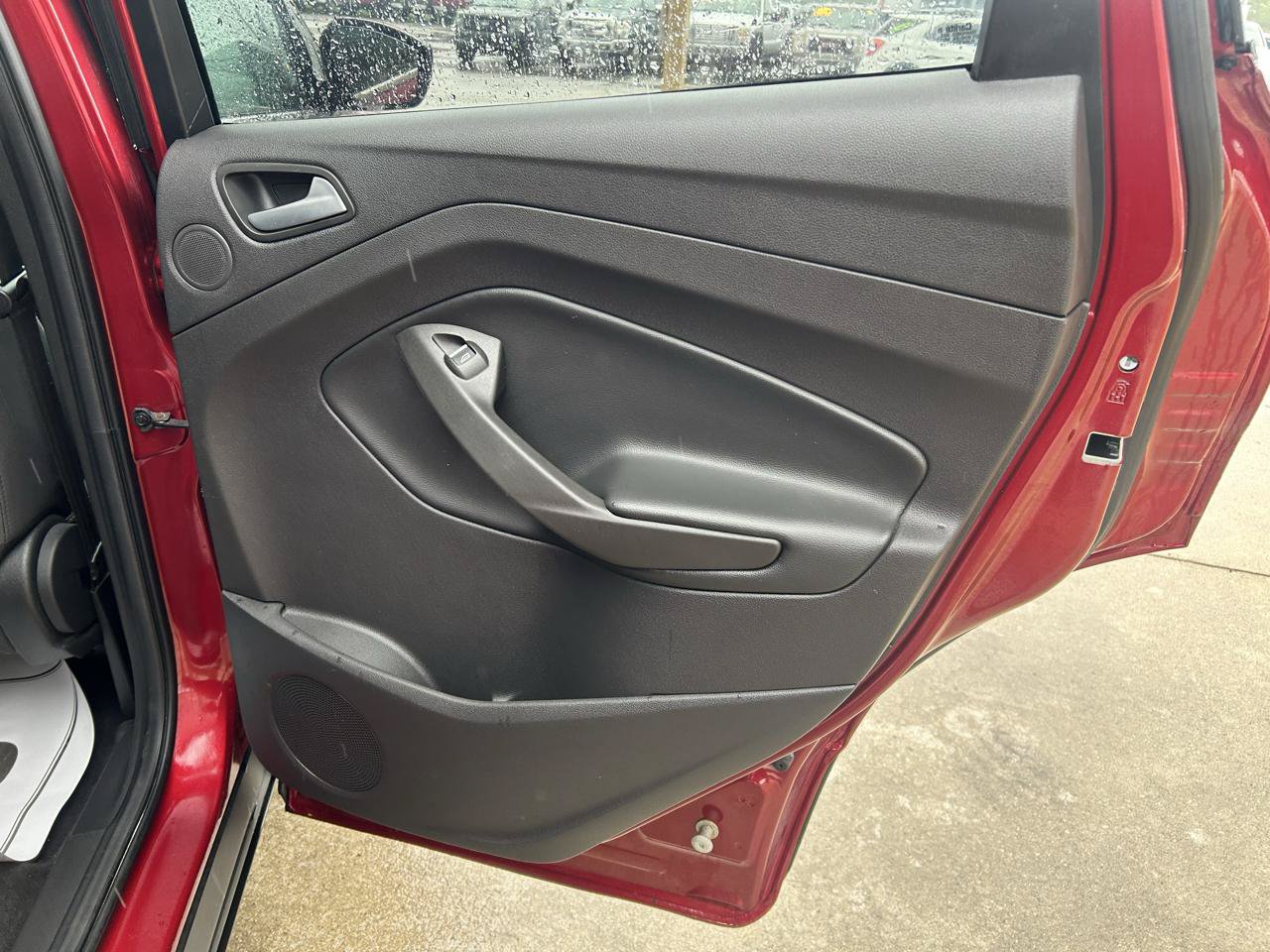 Used 2017 Ford Escape SE w/ Equipment Group 201A FWD image 15