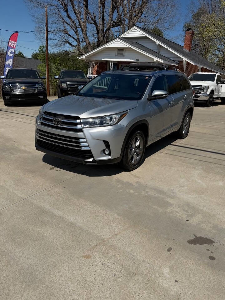Used 2018 Toyota Highlander Limited Platinum image 2