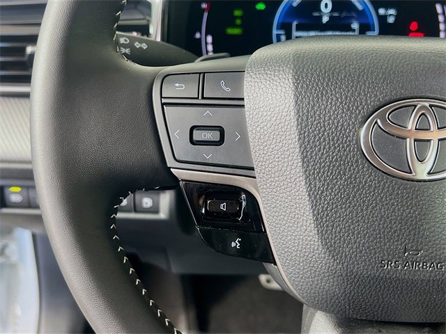 Used 2025 Toyota Camry SE image 16