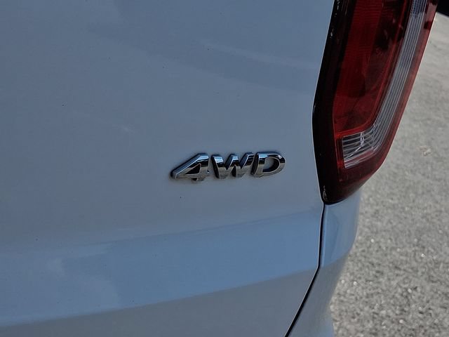 Used 2017 Ford Explorer XLT w/ Equipment Group 202A AWD/4WD image 32