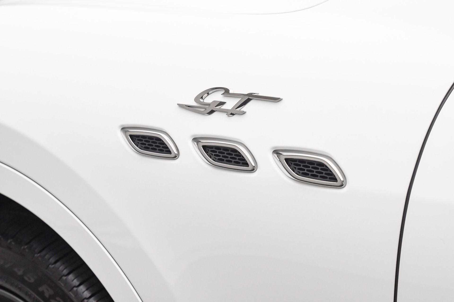 New 2024 Maserati Levante GT Ultima image 32