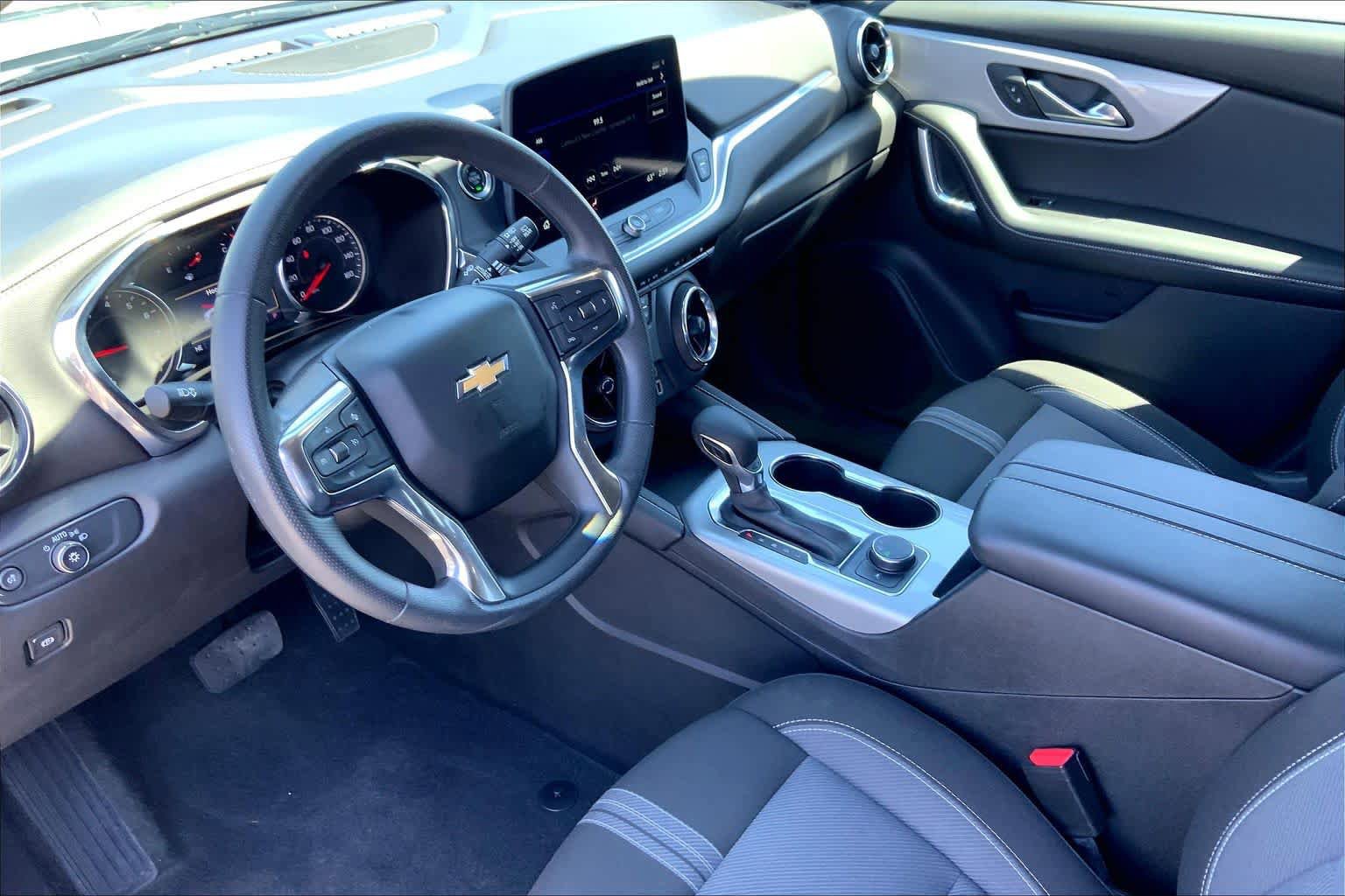 Used 2025 Chevrolet Blazer LT FWD image 18