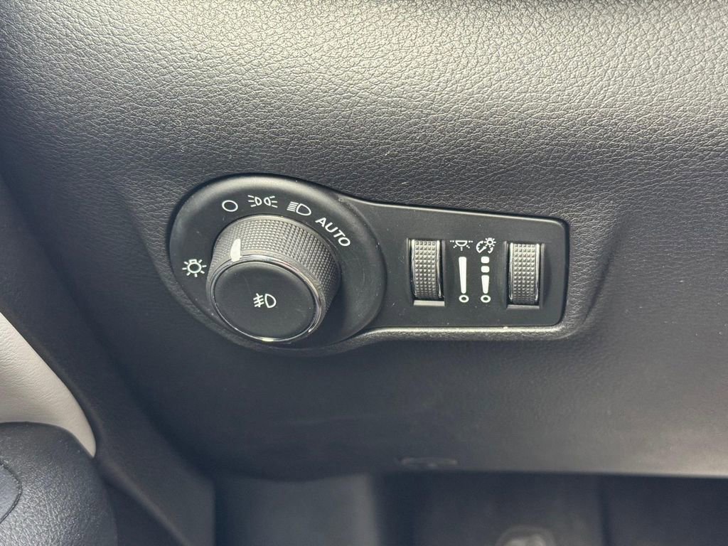 Used 2024 Jeep Compass Limited AWD/4WD image 20