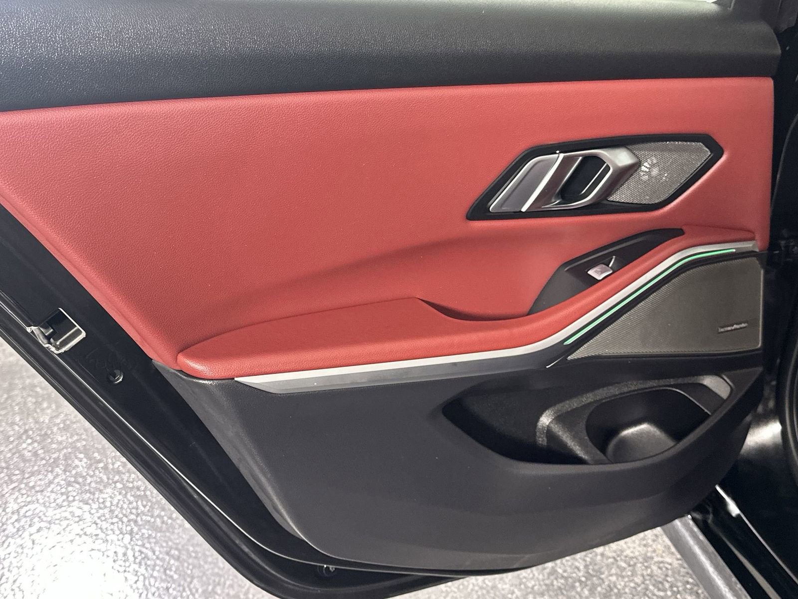 Used 2025 BMW 330i Sedan w/ Premium Package image 30