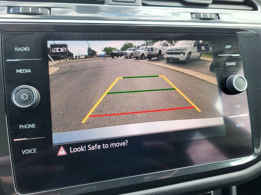 Used 2021 Volkswagen Tiguan SE w/ Panoramic Sunroof Package image 27