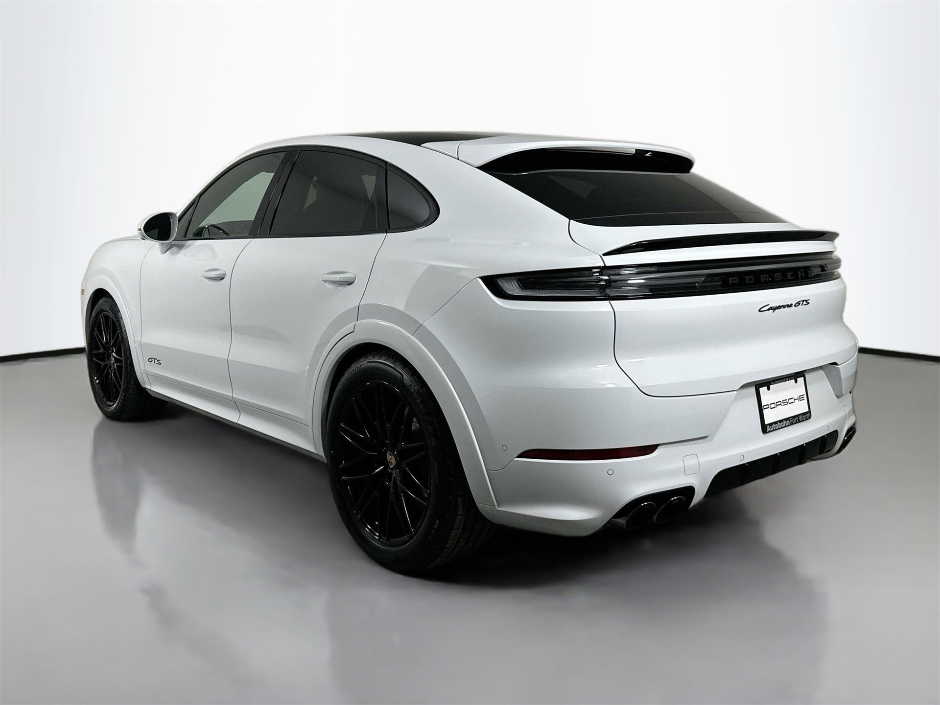 New 2026 Porsche Cayenne GTS image 3