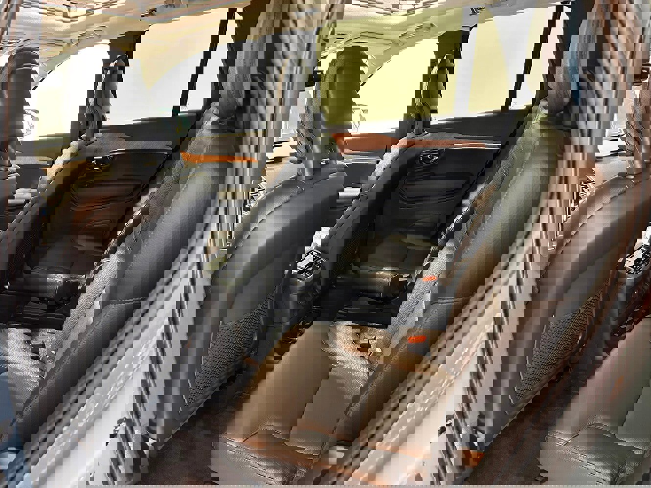 Used 2021 Volvo XC90 T8 Inscription Expression w/ Climate Package image 27