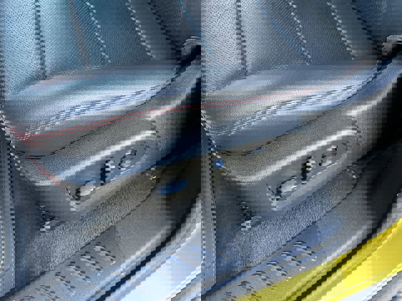 Used 2023 Chevrolet Colorado Z71 w/ Z71 Convenience Package 2 image 24