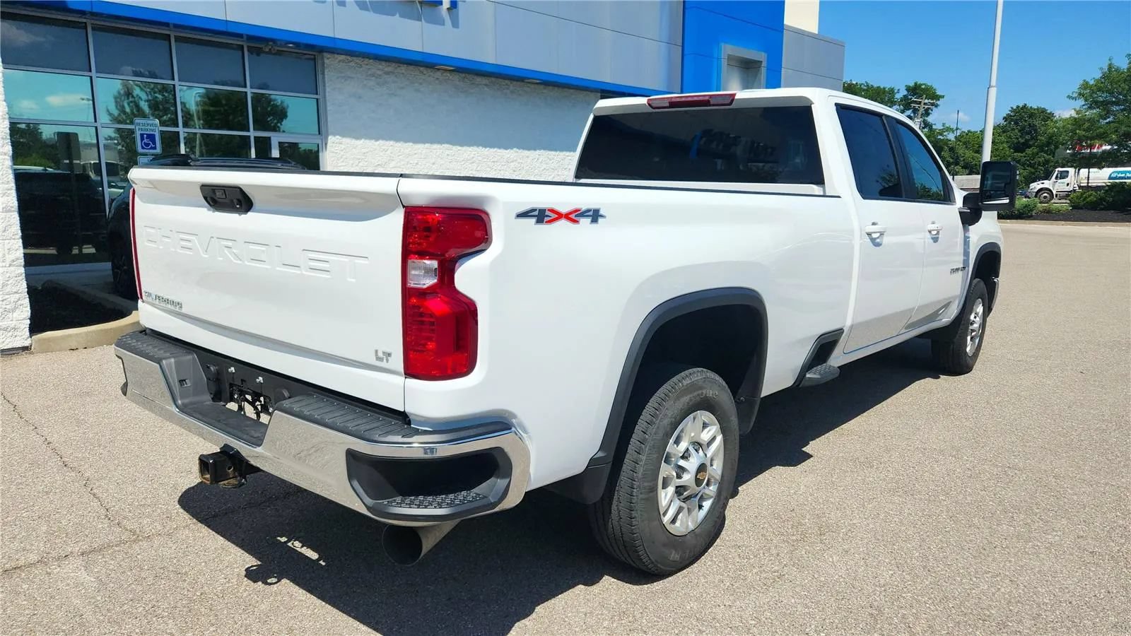 Used 2025 Chevrolet Silverado 2500 LT w/ Convenience Package AWD/4WD image 16