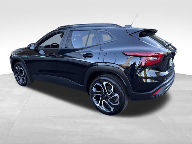 Certified 2025 Chevrolet Trax RS FWD image 3