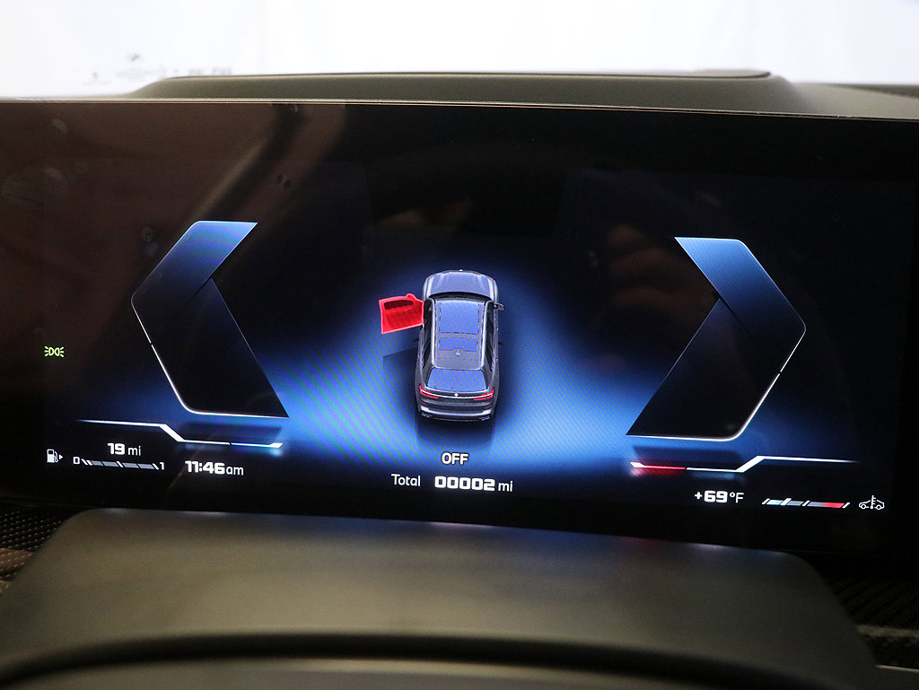 New 2025 BMW X7 M60i w/ Executive Package image 18