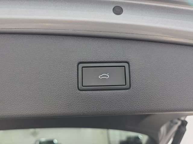Used 2022 Volkswagen Tiguan SE AWD/4WD image 36