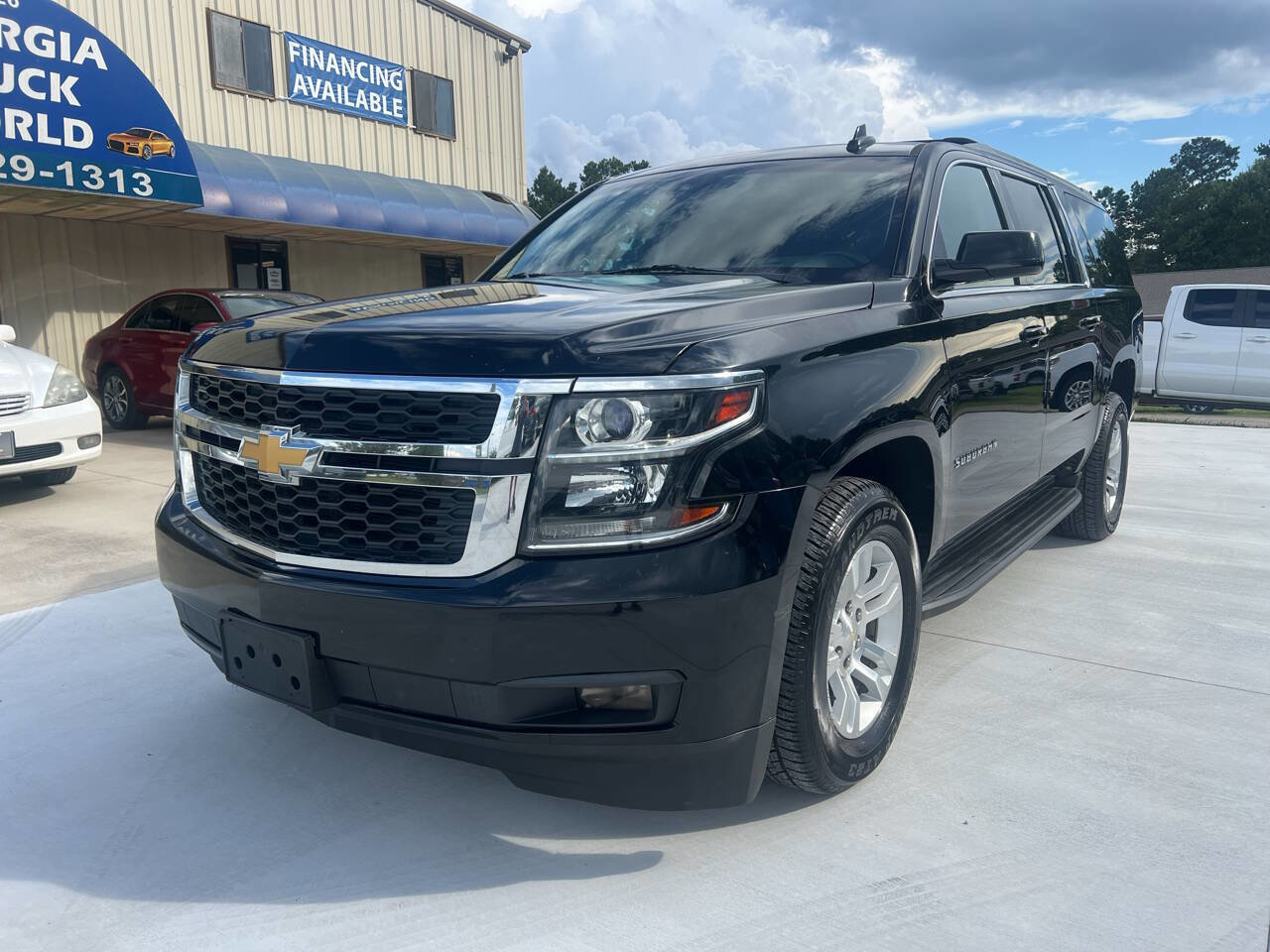 Used 2017 Chevrolet Suburban LT image 1