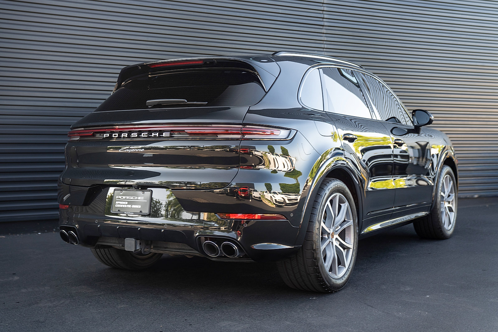 Certified 2025 Porsche Cayenne AWD/4WD image 28