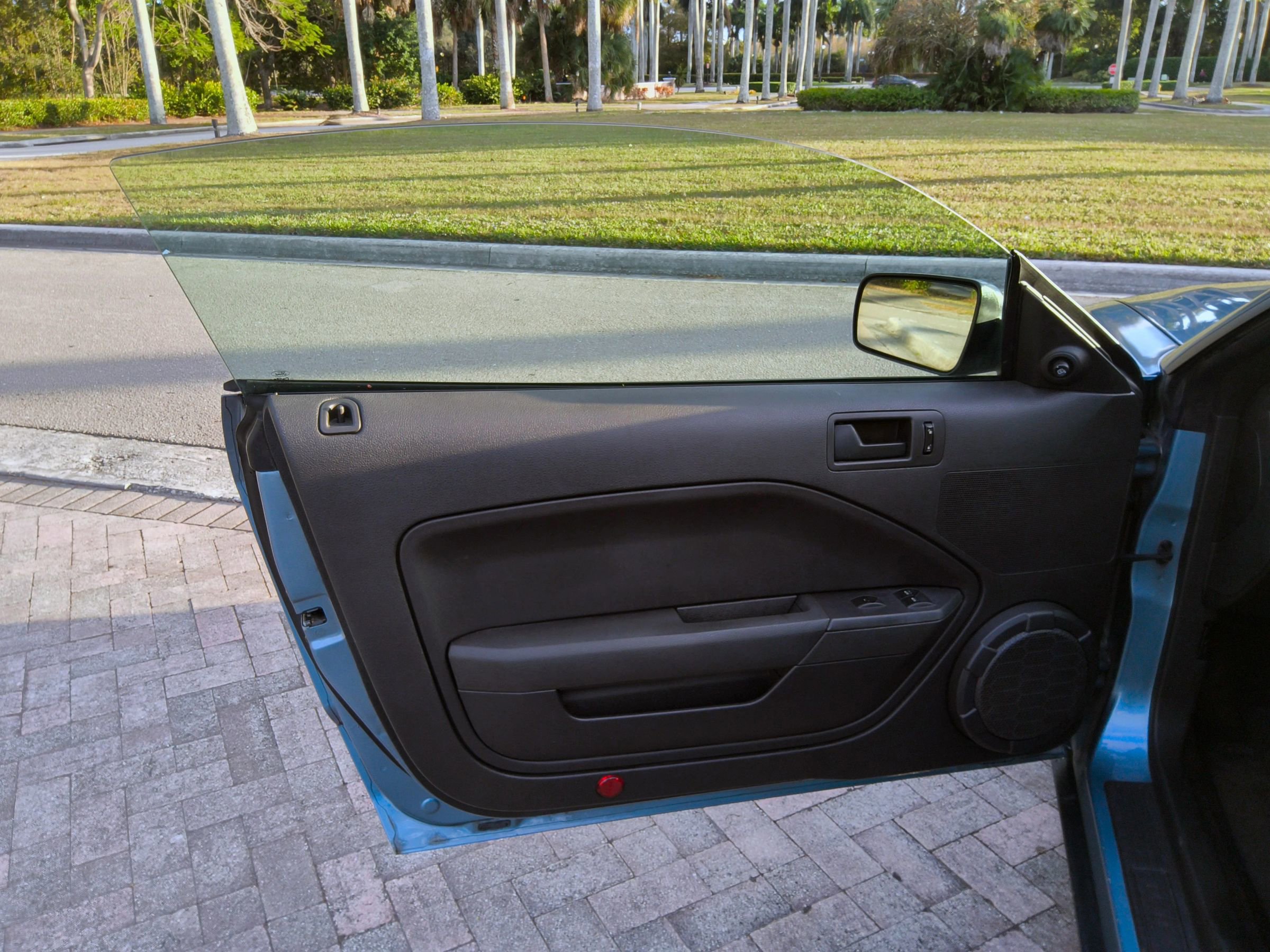 Used 2007 Ford Mustang Deluxe Convertible image 36