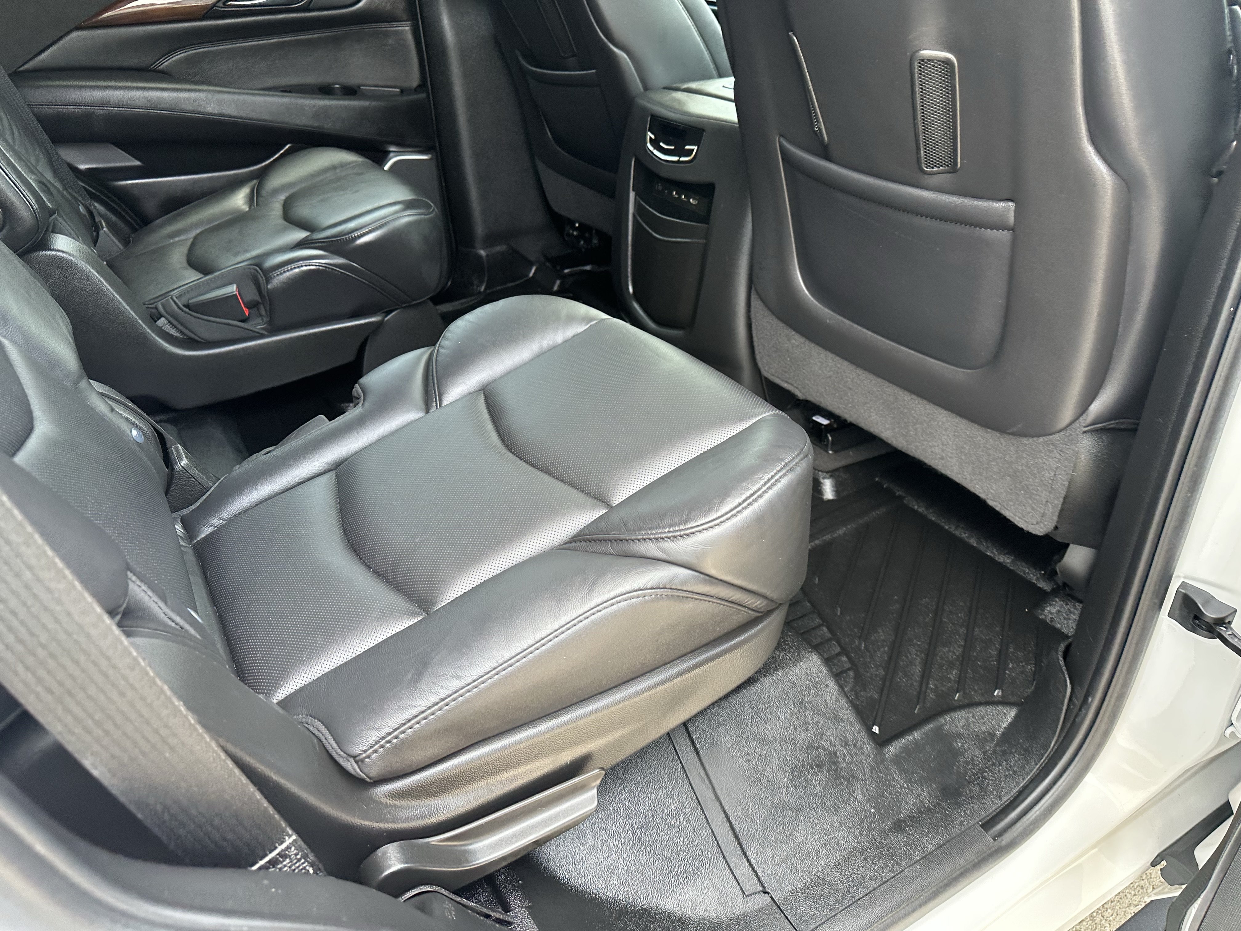 Used 2020 Cadillac Escalade Premium Luxury AWD/4WD image 10
