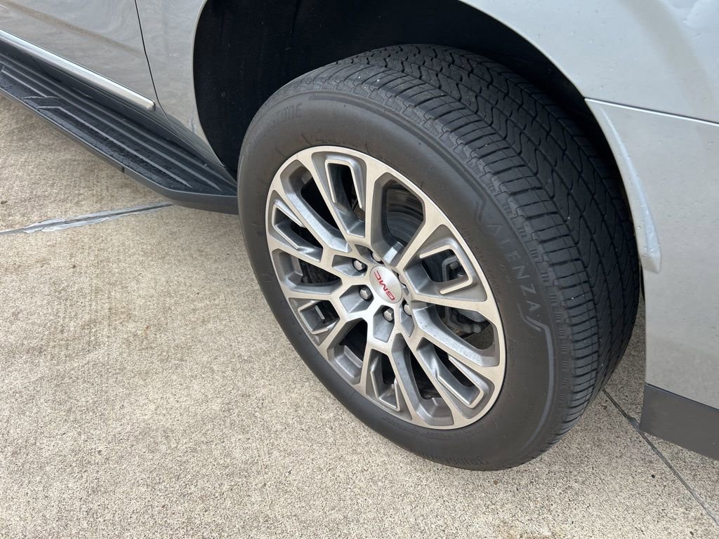 Used 2025 GMC Yukon XL Denali RWD image 9