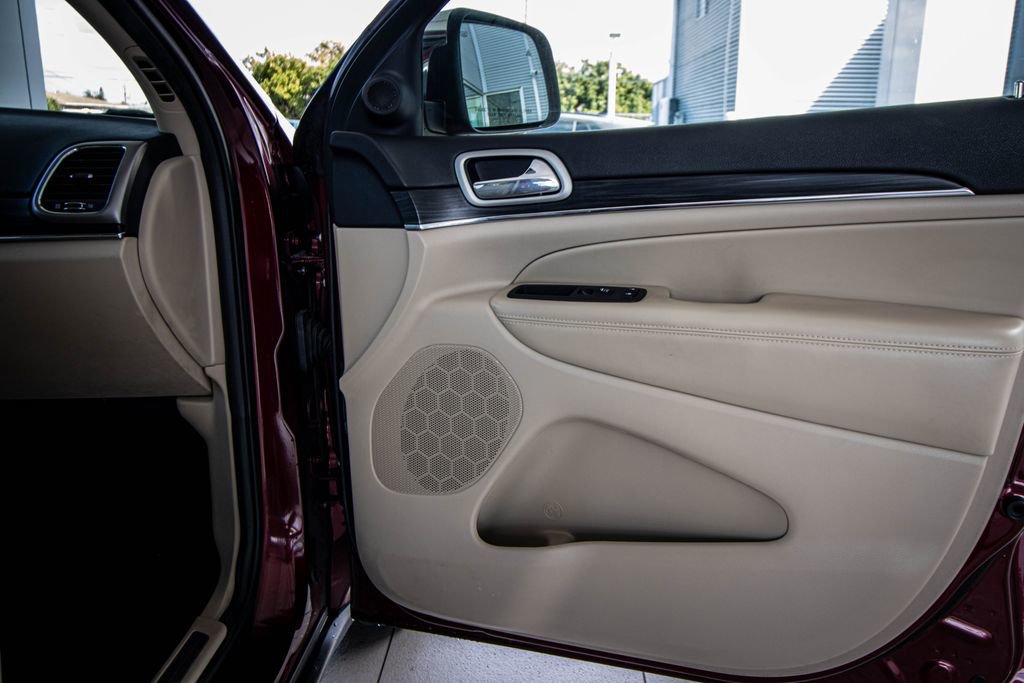 Used 2020 Jeep Grand Cherokee Limited image 17