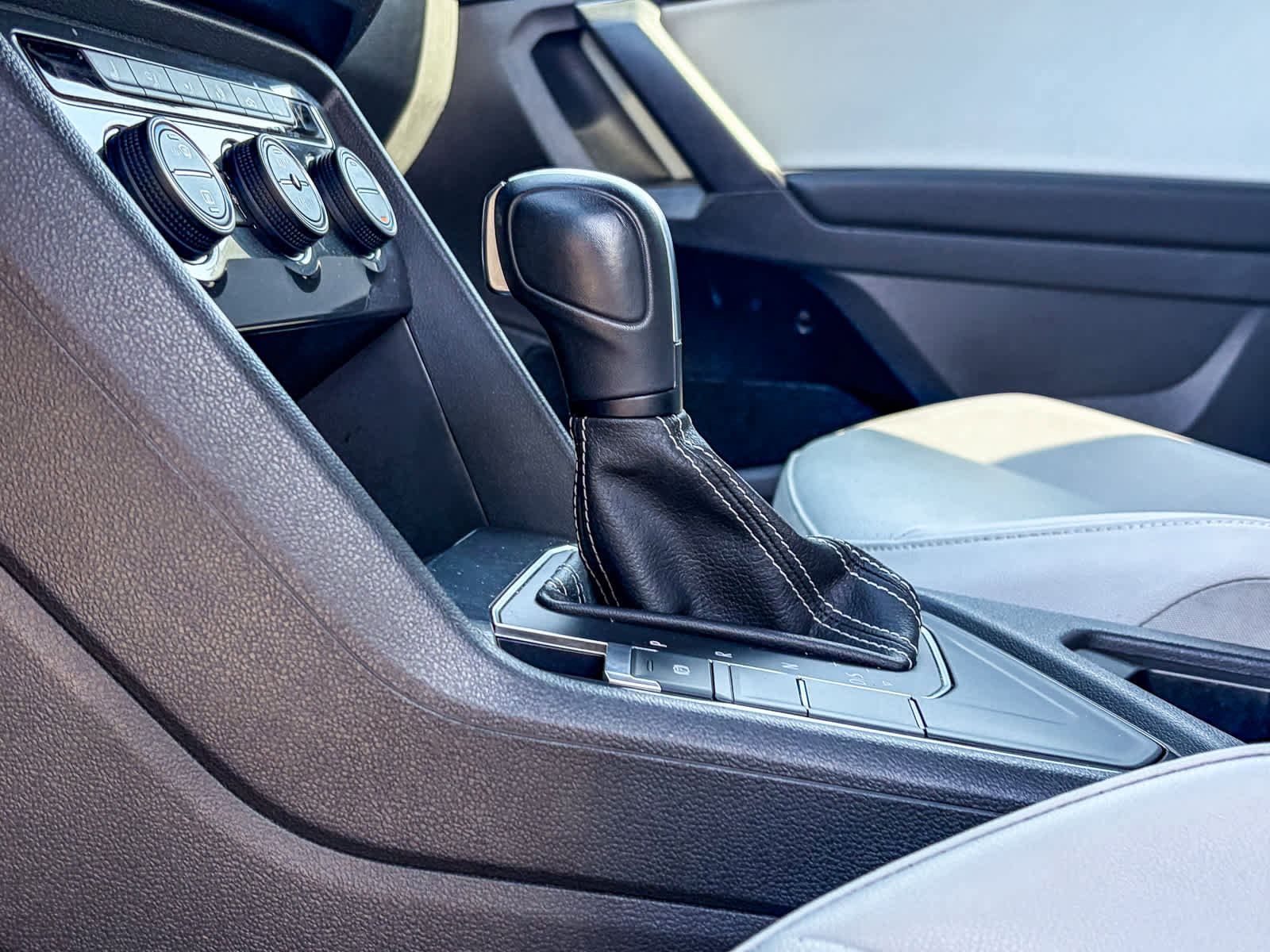 Used 2021 Volkswagen Tiguan SE R-Line image 43