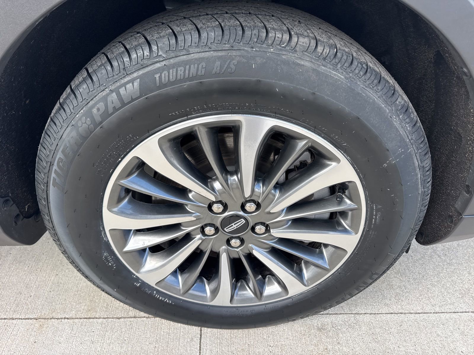 Used 2023 Lincoln Nautilus FWD w/ Premium Package image 17