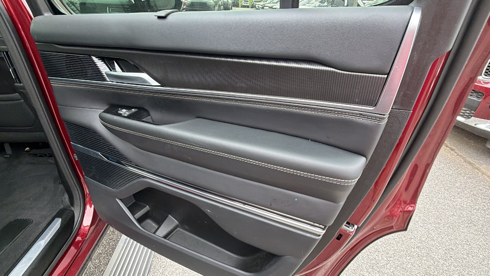 Certified 2025 Jeep Grand Wagoneer Series II Obsidian w/ Quick Order Packagew 28T AWD/4WD image 21