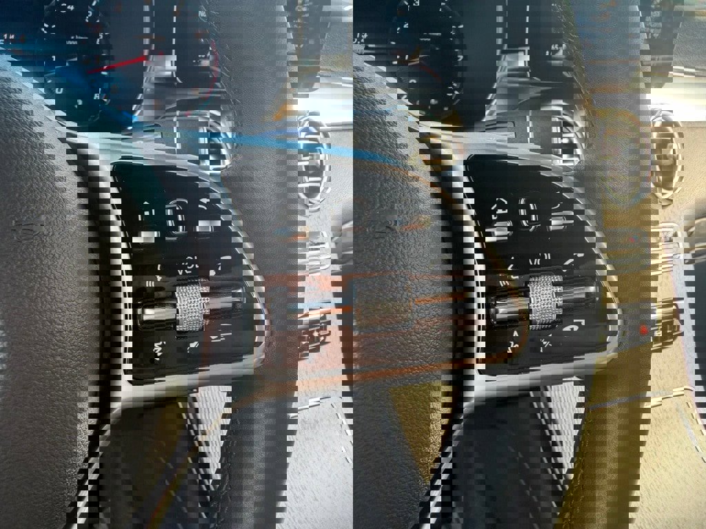 Certified 2022 Mercedes-Benz GLC 300 4MATIC w/ Premium Package Lite image 19