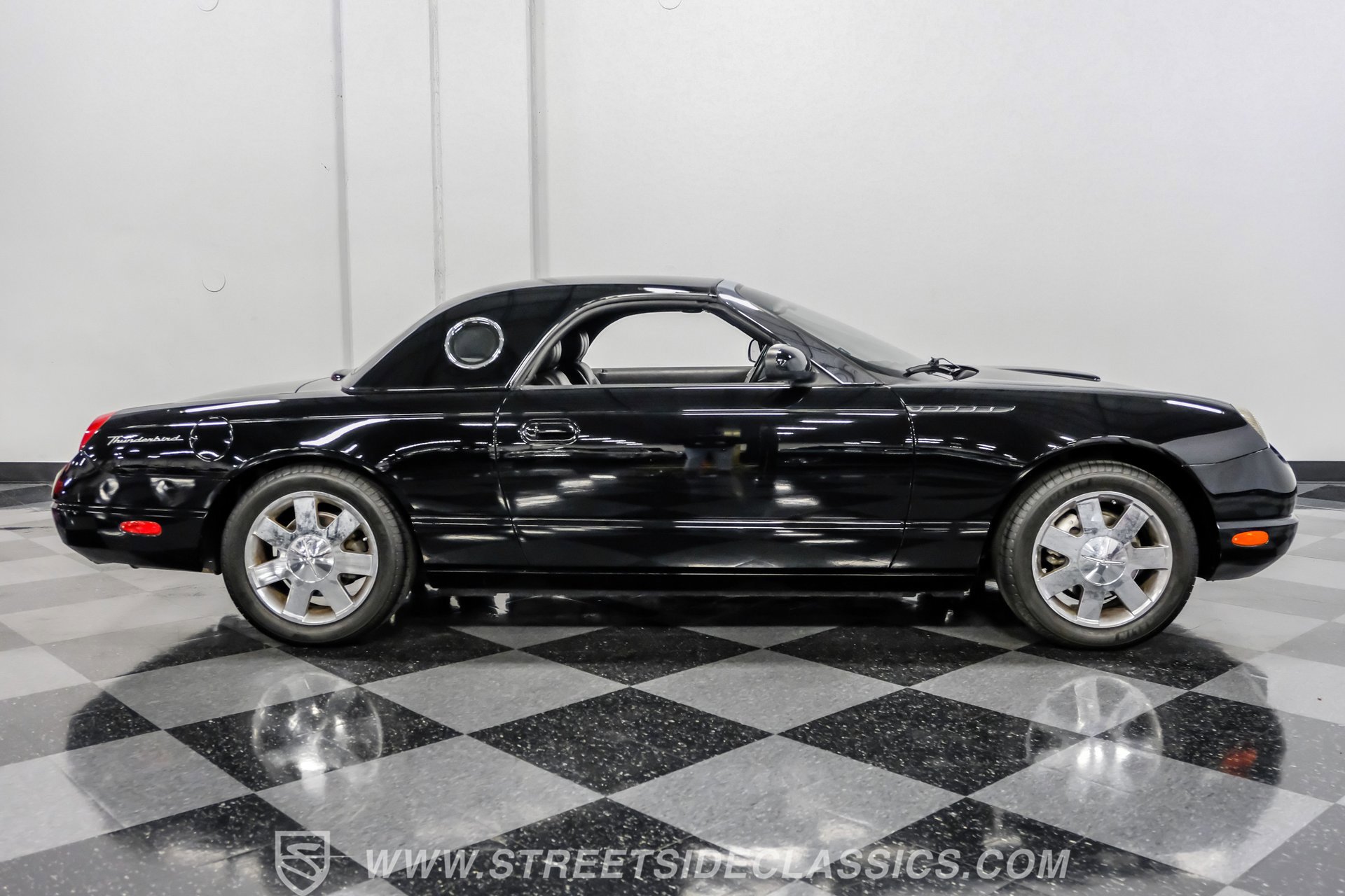 Used 2002 Ford Thunderbird image 13