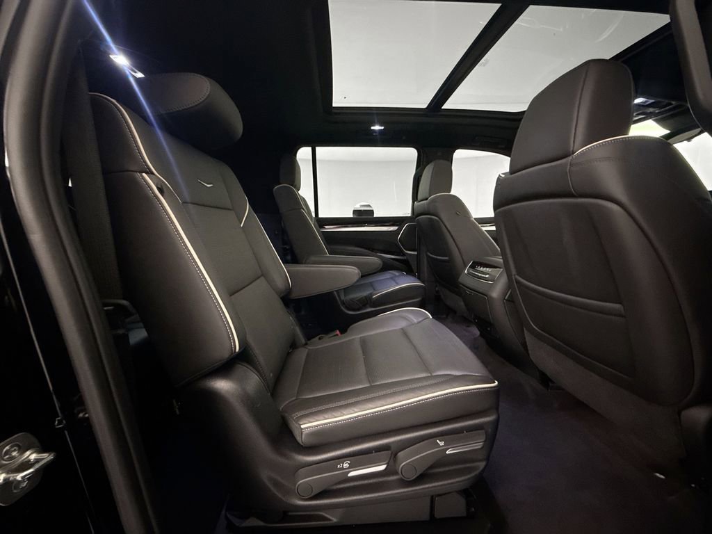 Used 2025 Cadillac Escalade ESV Sport AWD/4WD image 27