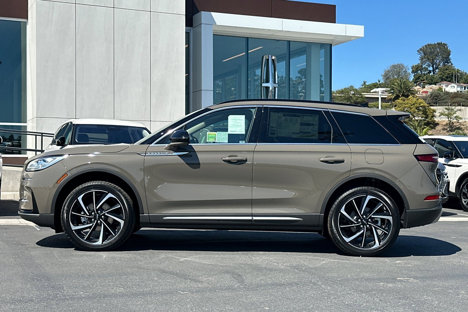 New 2025 Lincoln Corsair Reserve w/ Equipment Group 202A image 6