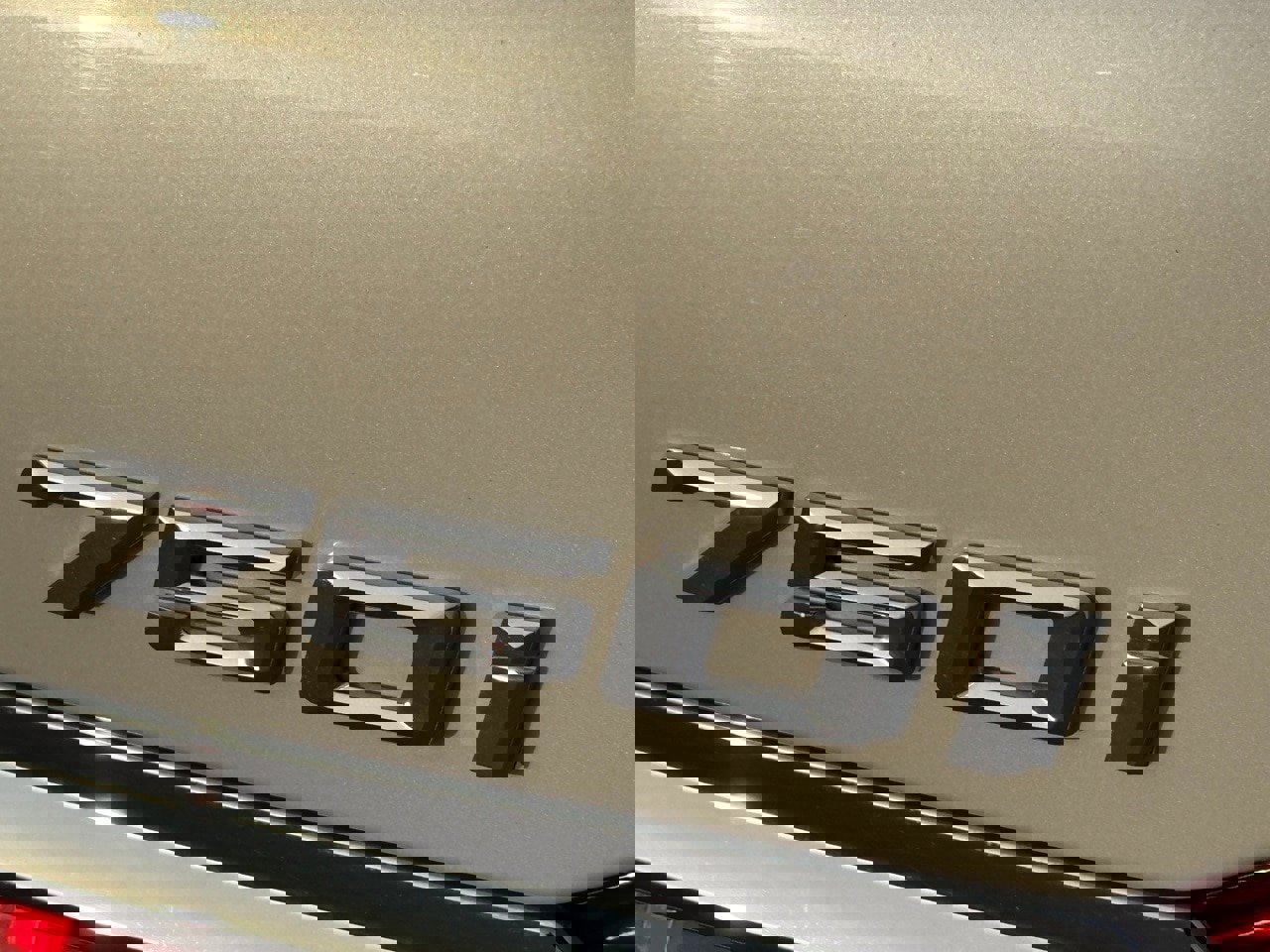 Used 2017 BMW 750i image 9