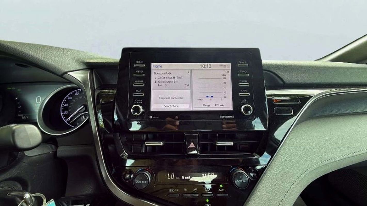 Used 2022 Toyota Camry LE w/ Cold Weather Package image 11