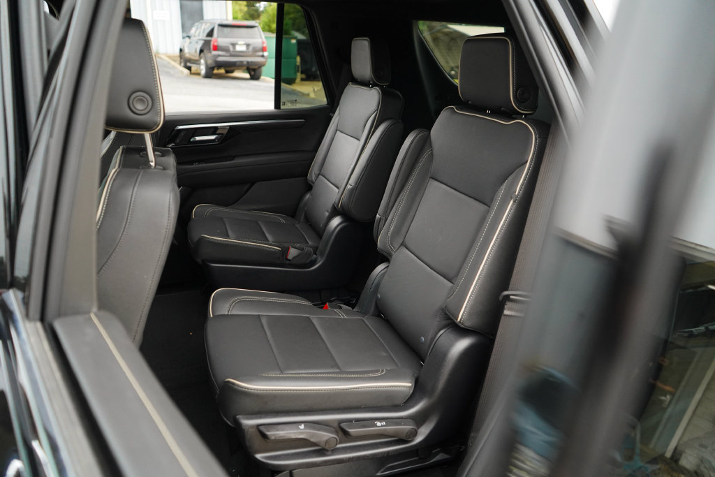 Used 2025 Chevrolet Tahoe Premier AWD/4WD image 9