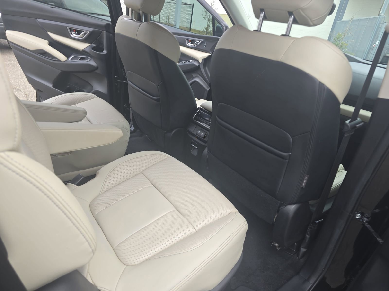 Used 2022 Subaru Ascent Limited image 17