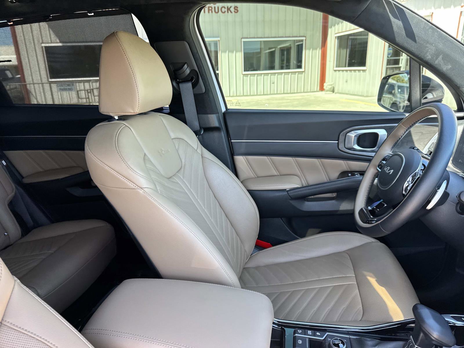 Used 2025 Kia Sorento SX Prestige w/ Olive Brown Leather Package image 11