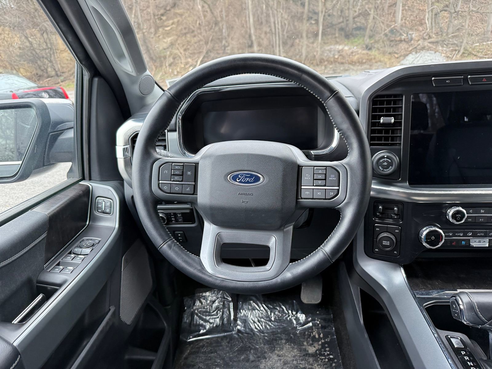 Used 2023 Ford F150 Lariat w/ Trailer Tow Package image 23