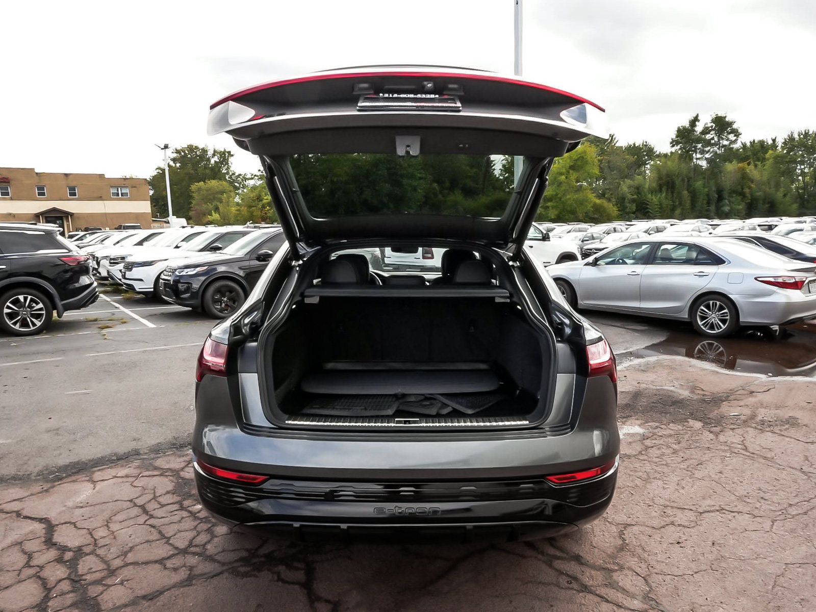 Used 2024 Audi Q8 e-tron Premium Plus w/ Premium Plus Package AWD/4WD image 46