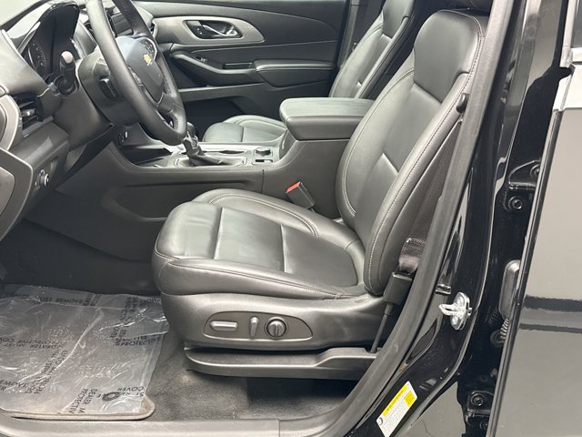 Used 2023 Chevrolet Traverse LT w/ LT Premium Package AWD/4WD image 11