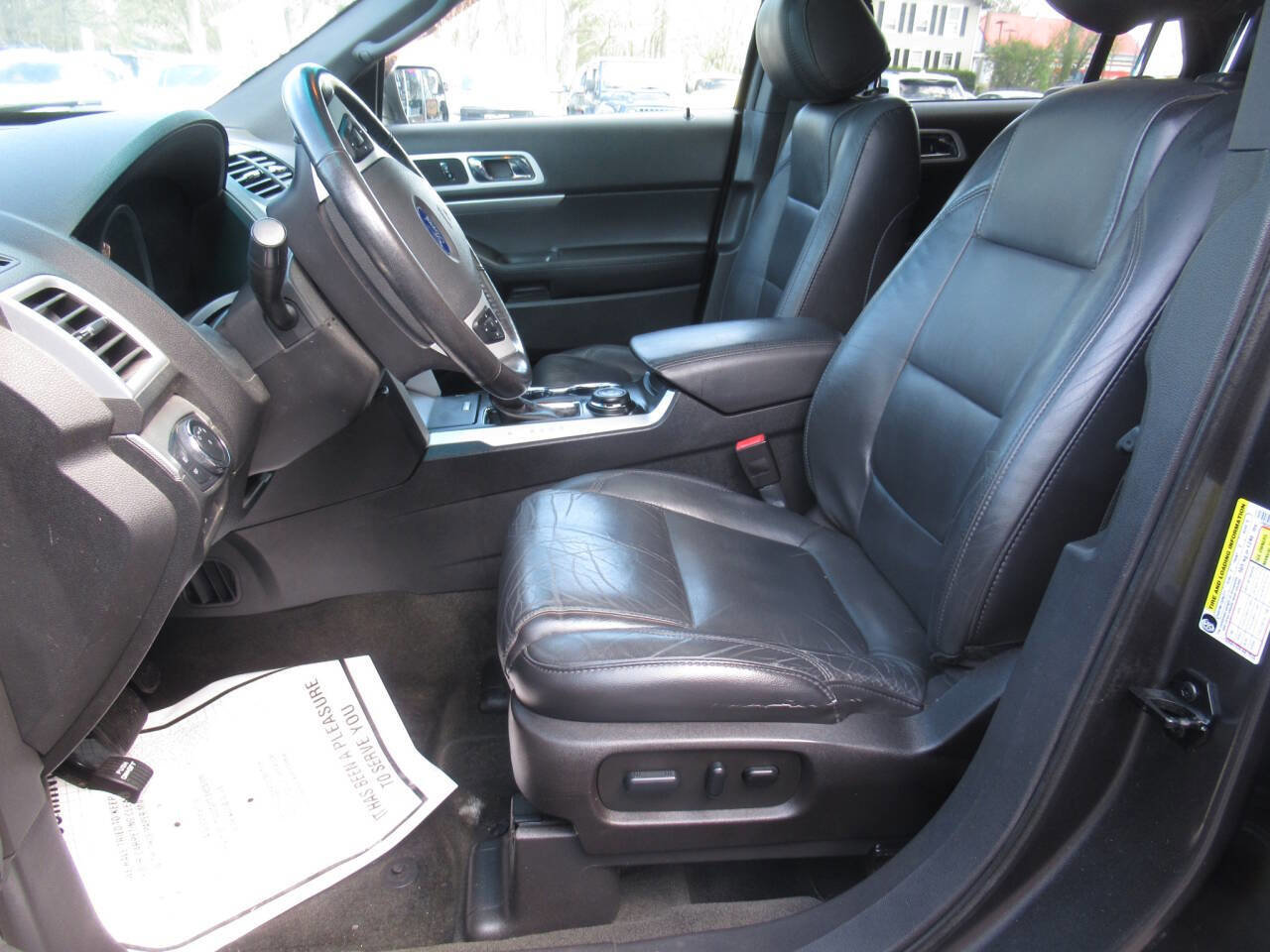 Used 2015 Ford Explorer XLT w/ Equipment Group 202A AWD/4WD image 16