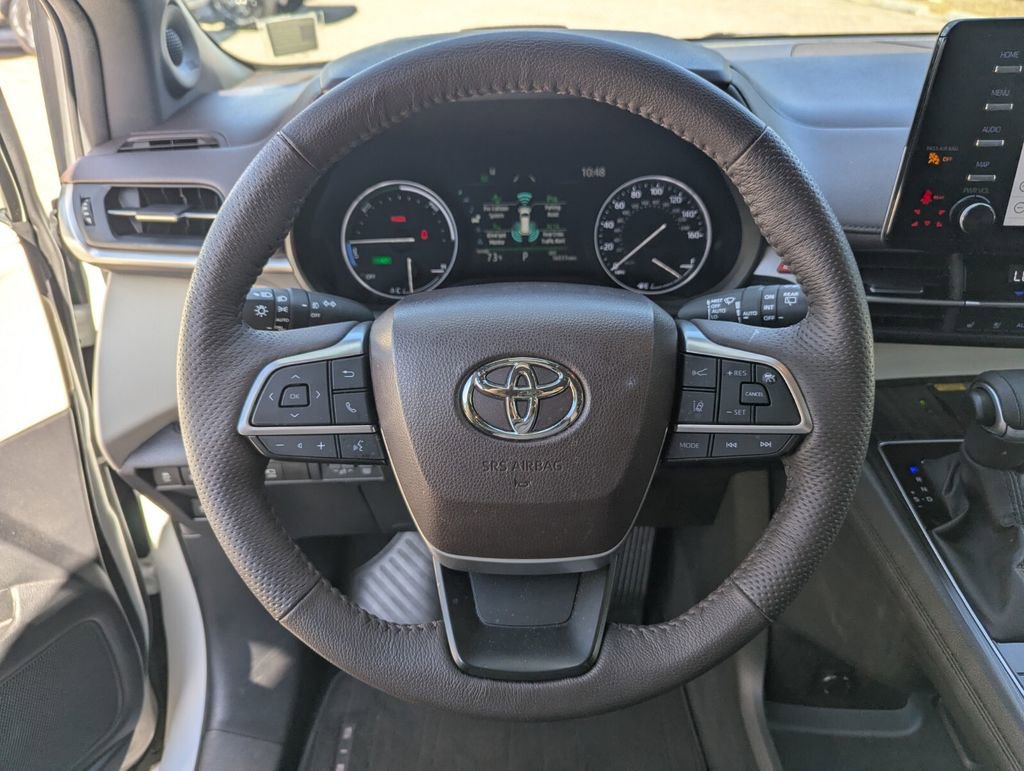 Certified 2024 Toyota Sienna Platinum image 31