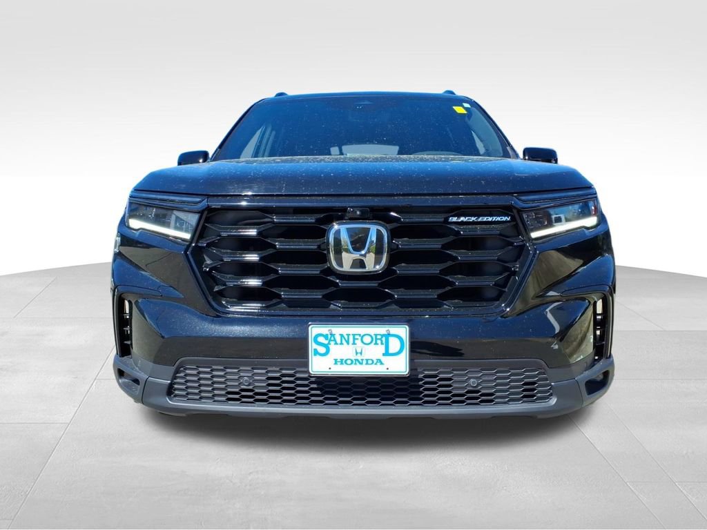 Used 2025 Honda Pilot Black Edition image 2
