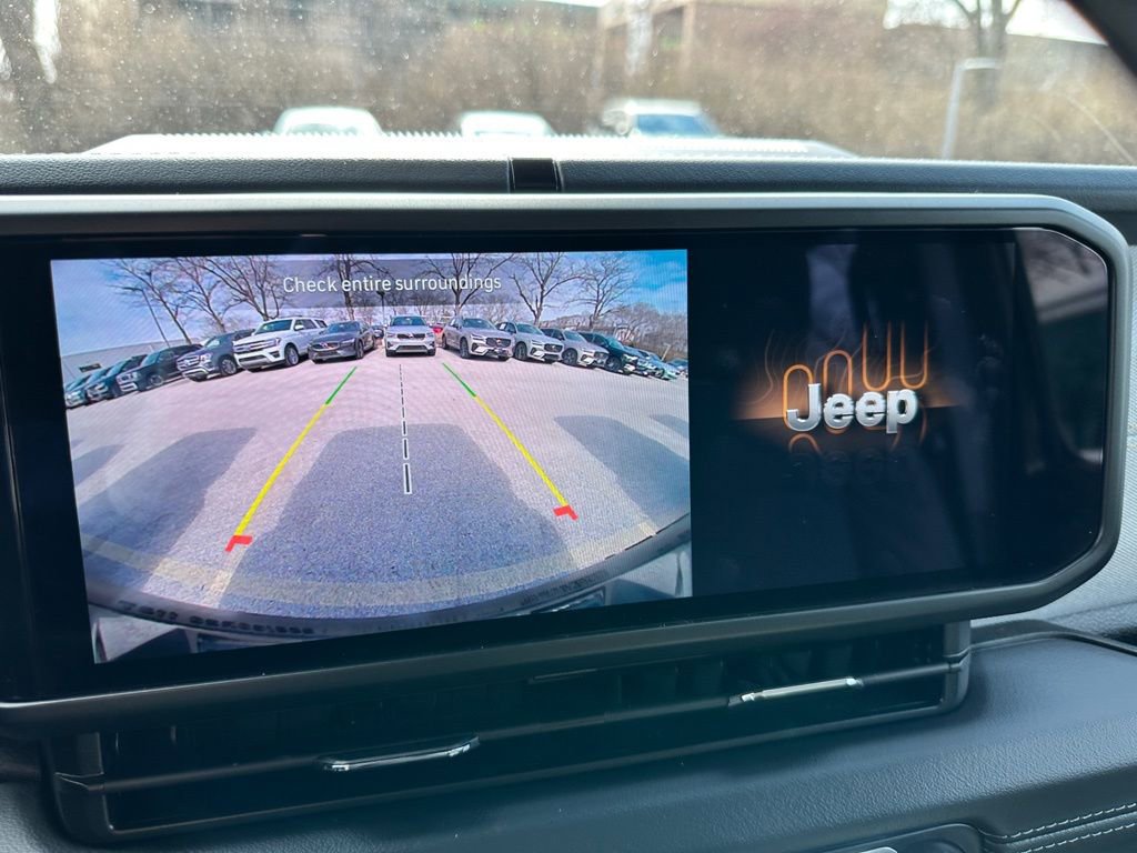 Used 2025 Jeep Wrangler Unlimited Sahara image 24